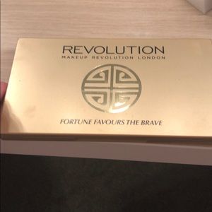 Makeup revolution eyeshadow palette